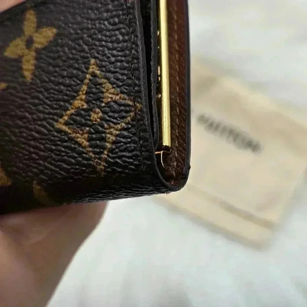 LV Mono Multi-cles Wallet - Picture 6 of 12